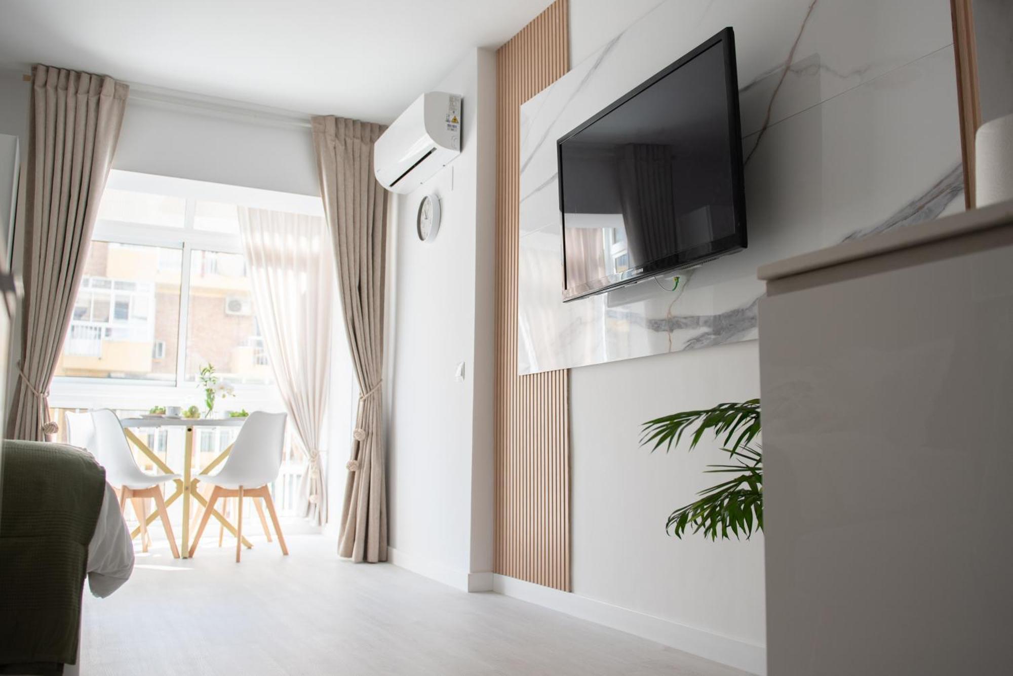 Apartment Niki студія нова, після ремонту Benalmadena